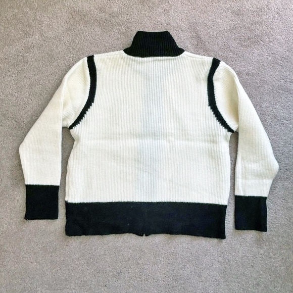 NWOT Soft knit cardigan with gold zip closure, One size. - Picture 9 of 10